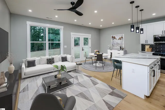 $1,950 | 610 North Shamrock Avenue, Landrum, SC 29356