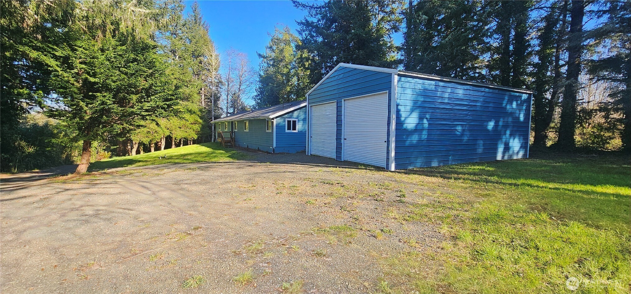 2693 Highway 101 Long Beach, WA 98631 - Photo 1 of 31 front view of a house with a yard