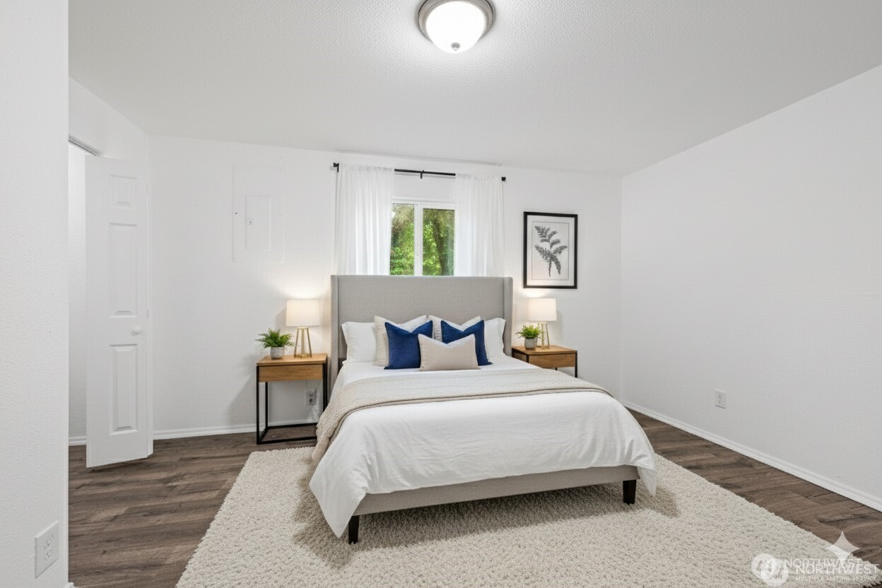 2693 Highway 101 Long Beach, WA 98631 - Photo 18 of 31 a bedroom with a bed and window