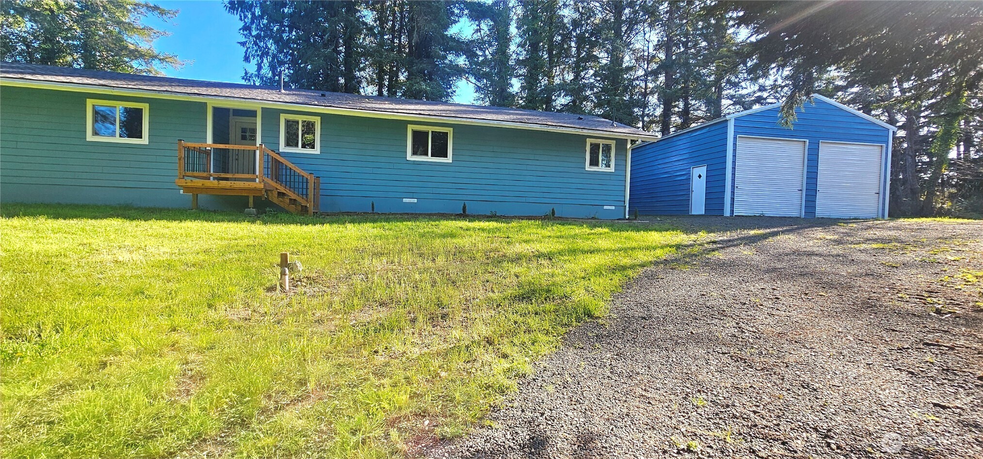 2693 Highway 101 Long Beach, WA 98631 - Photo 2 of 31 a front view of a house with a yard