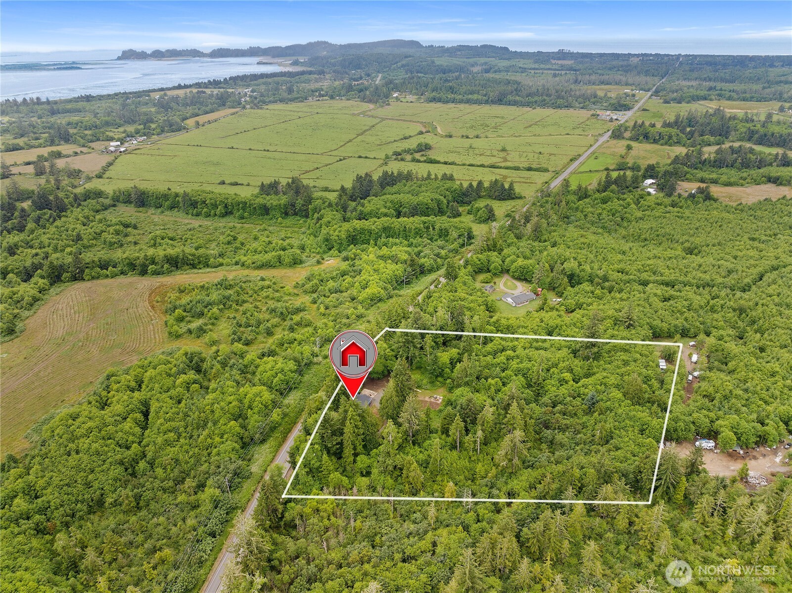 2693 Highway 101 Long Beach, WA 98631 - Photo 31 of 31 a view of a tennis court