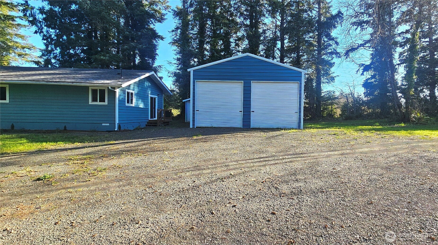 2693 Highway 101 Long Beach, WA 98631 - Photo 4 of 31 a front view of a house with a yard