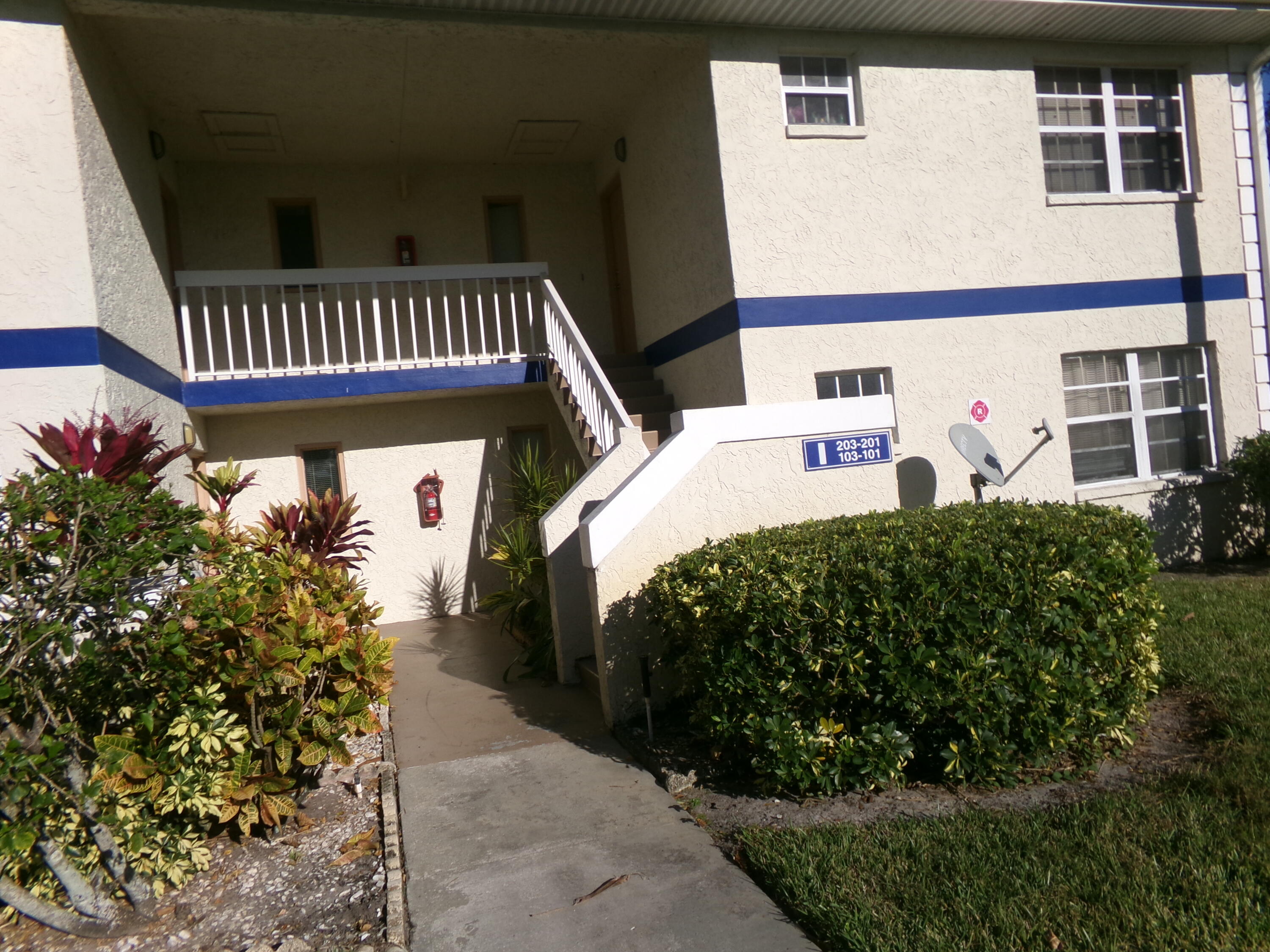 1514 Southeast Royal Green Circle, Unit I203 Port St. Lucie, FL 34952 - Photo 2 of 13 a balcony view with a outdoor space