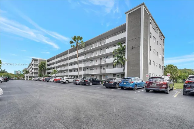 $219,000 | 4800 Hillcrest Lane, Unit 207, Hollywood, FL 33021