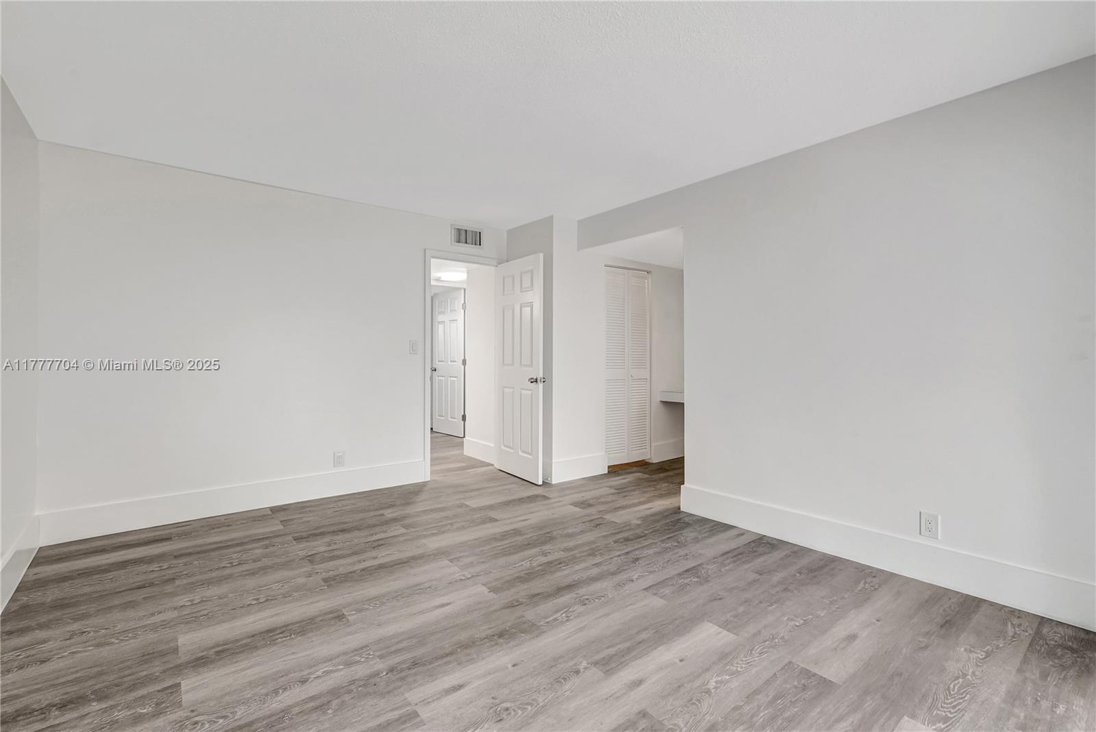 4800 Hillcrest Lane, Unit 207 Hollywood, FL 33021 - Photo 16 of 36