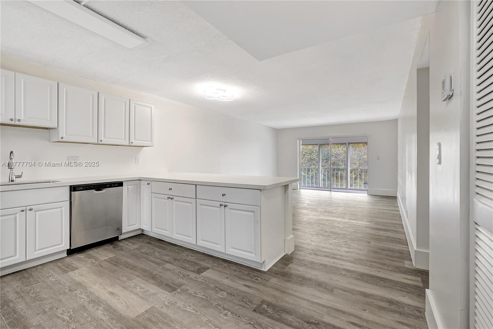 4800 Hillcrest Lane, Unit 207 Hollywood, FL 33021 - Photo 3 of 36