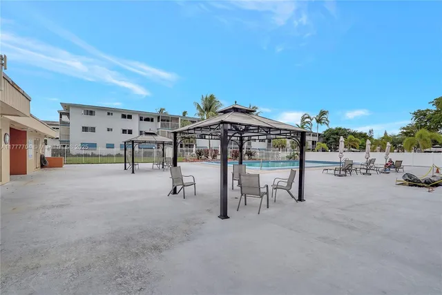 $219,000 | 4800 Hillcrest Lane, Unit 207, Hollywood, FL 33021