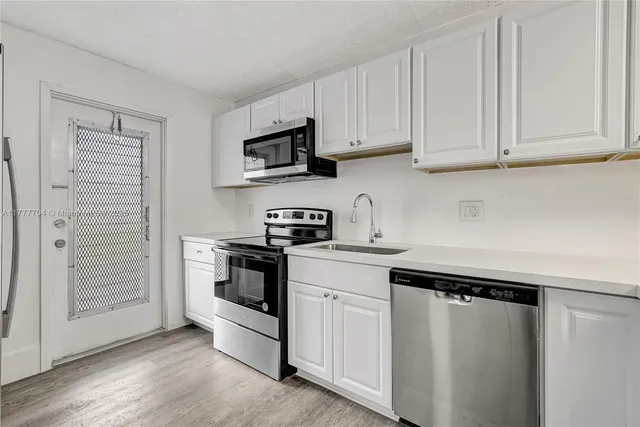 $219,000 | 4800 Hillcrest Lane, Unit 207, Hollywood, FL 33021