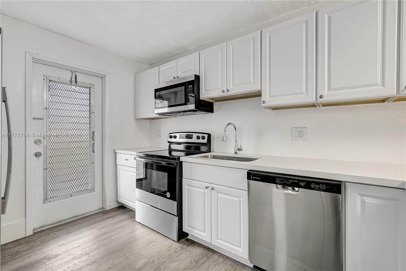 4800 Hillcrest Lane, Unit 207 Hollywood, FL 33021 - Photo 4 of 36