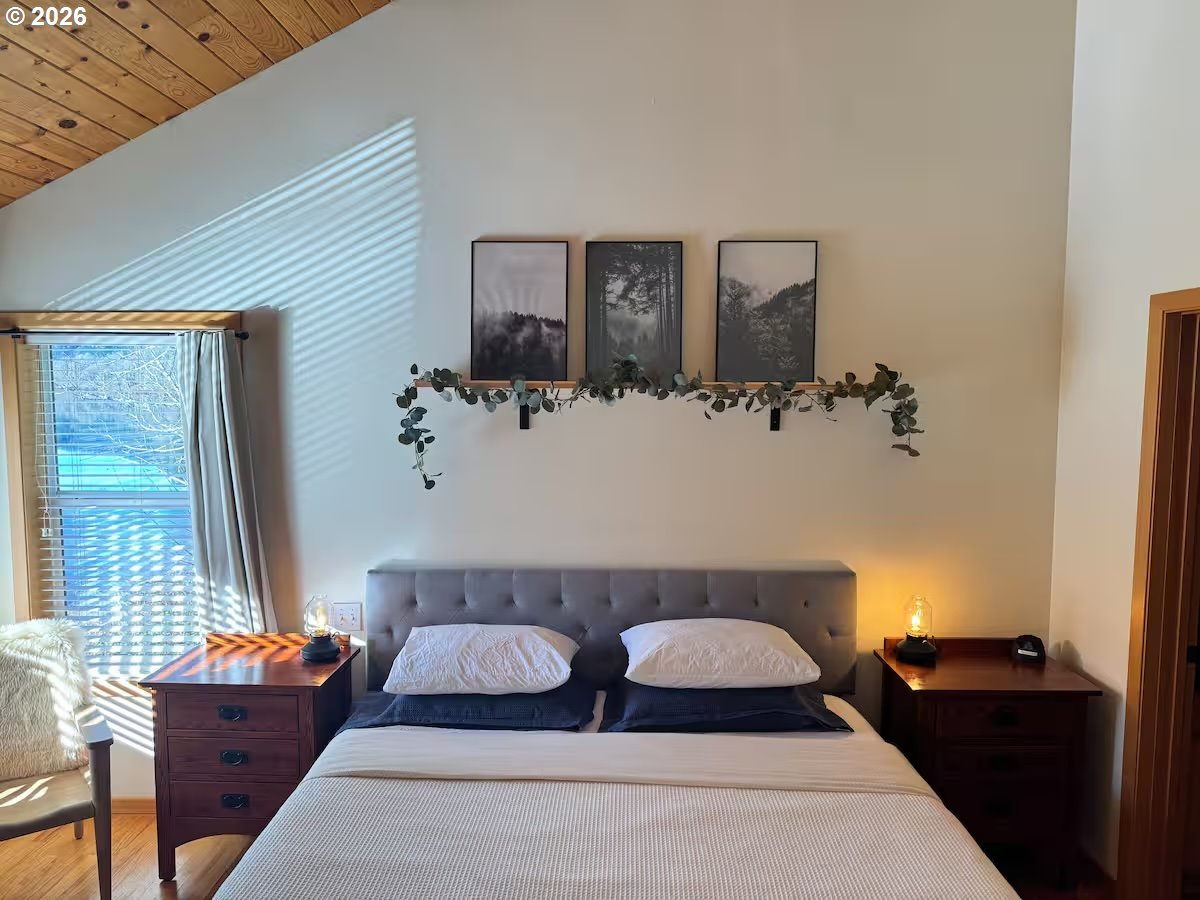 10298 Highway 126 Mapleton, OR 97453 - Photo 15 of 35 Primary Bedroom