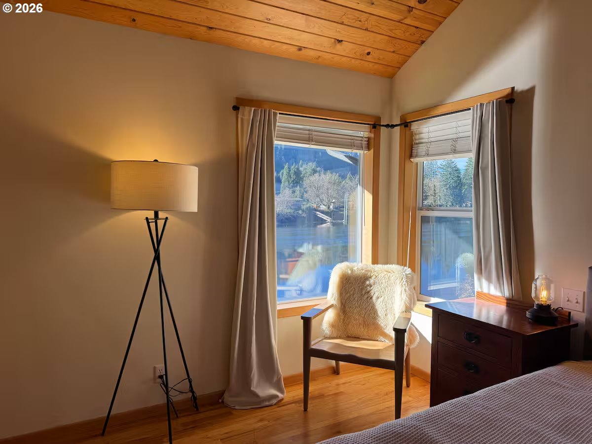 10298 Highway 126 Mapleton, OR 97453 - Photo 16 of 35 Primary Bedroom
