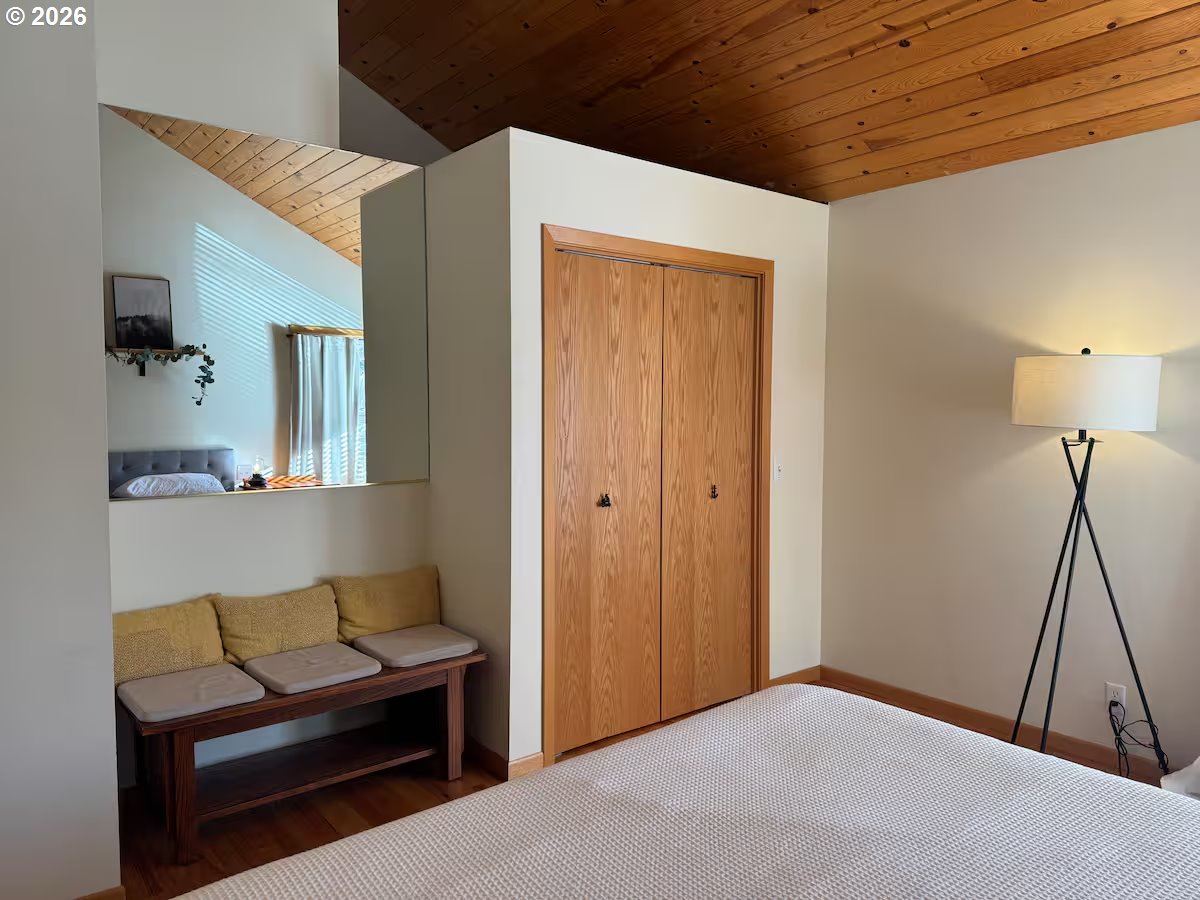 10298 Highway 126 Mapleton, OR 97453 - Photo 17 of 35 Primary Bedroom