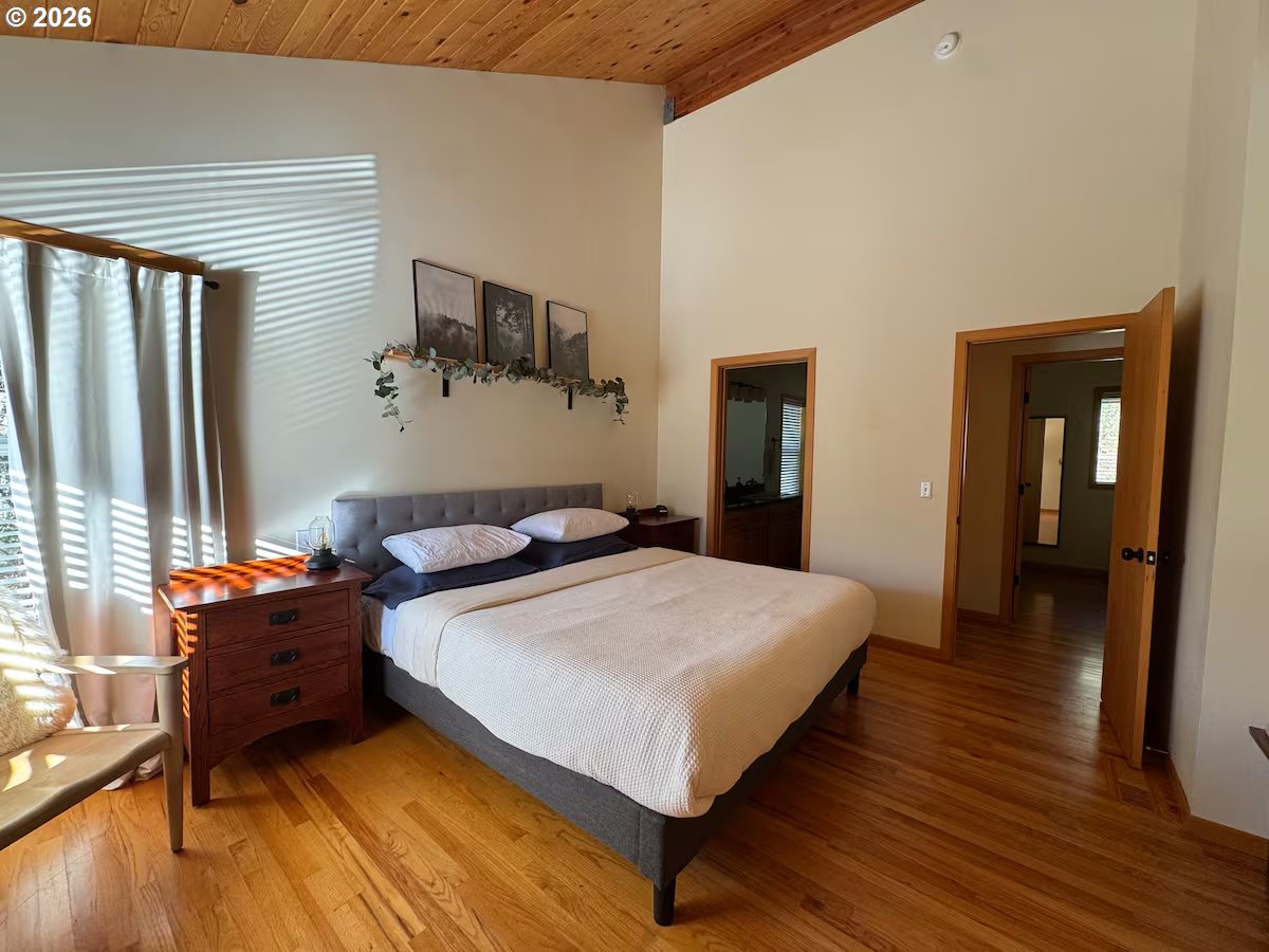 10298 Highway 126 Mapleton, OR 97453 - Photo 19 of 35 Primary Bedroom