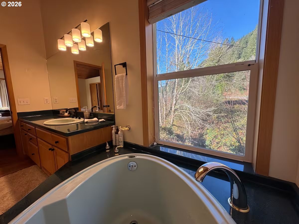 10298 Highway 126 Mapleton, OR 97453 - Photo 21 of 35 En Suite Bathroom