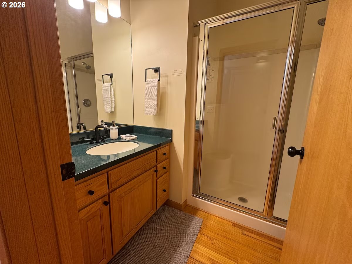 10298 Highway 126 Mapleton, OR 97453 - Photo 25 of 35 Bathroom