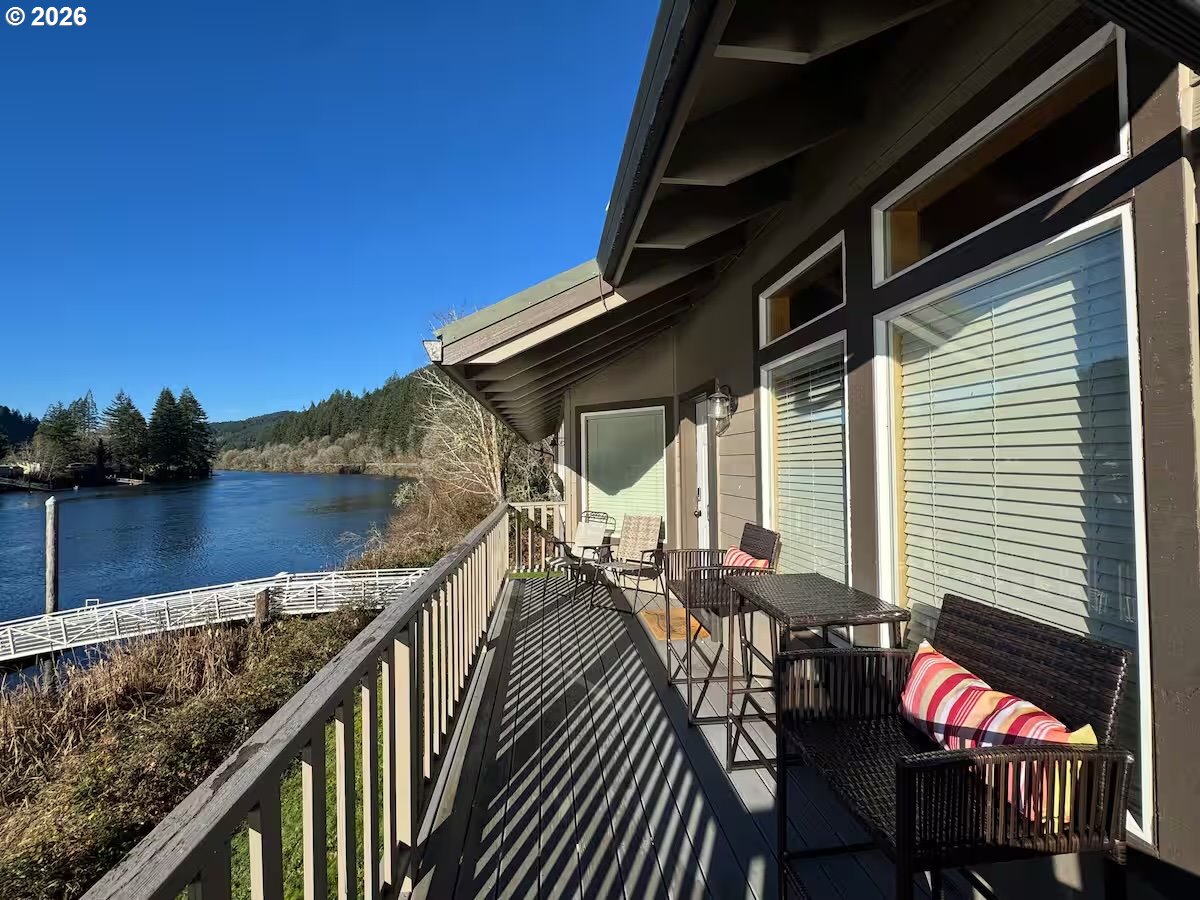 10298 Highway 126 Mapleton, OR 97453 - Photo 5 of 35 Deck