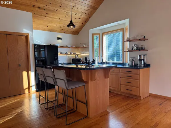 $560,000 | 10298 Highway 126, Mapleton, OR 97453