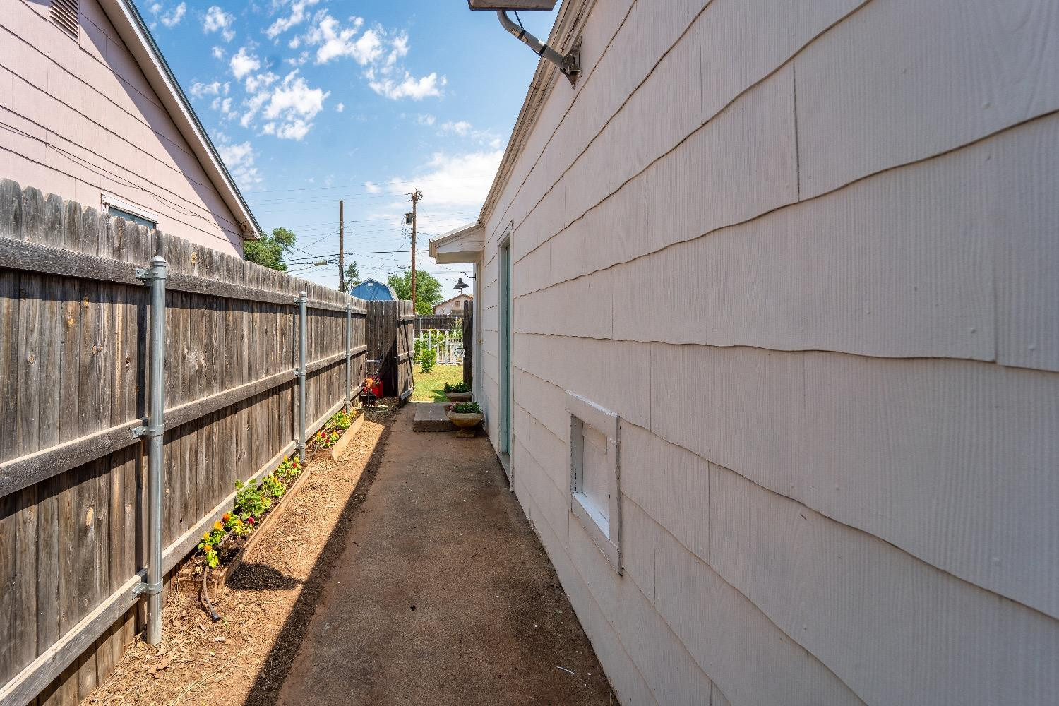 2504 42nd Street Lubbock, TX 79413 - Photo 17 of 24 a view of balcony
