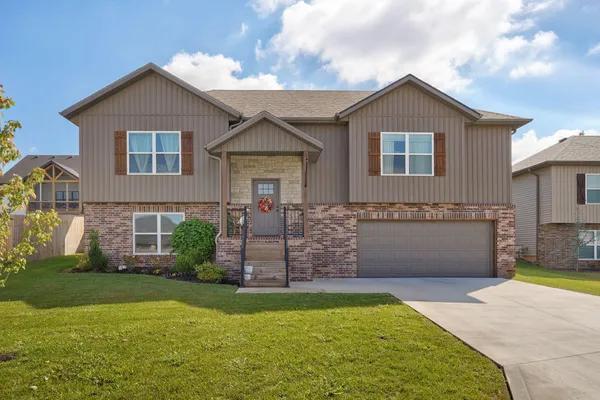 $345,000 | 1106 South Swift Avenue, Ozark, MO 65721