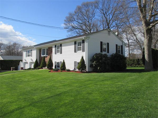 74 Fawn Road Somerset, MA 02726 - Photo 4 of 30 Gallery Image 4