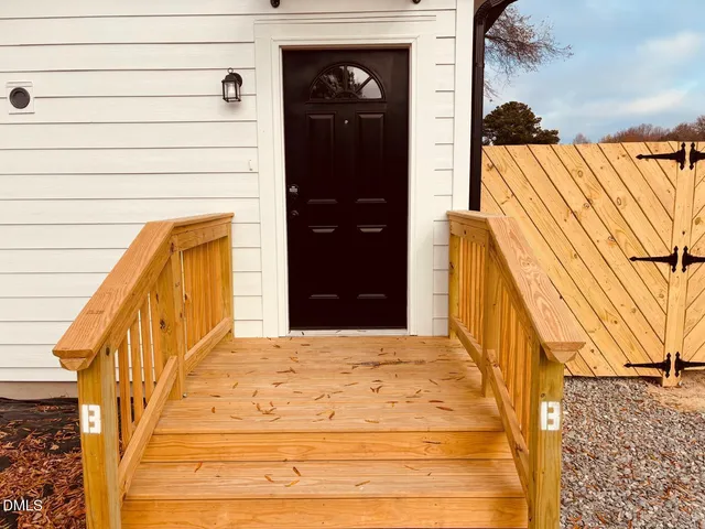 a view of entryway with a front door