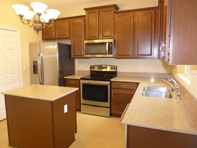 $2,300 | 531 Juniper Springs Drive, Groveland, FL 34736