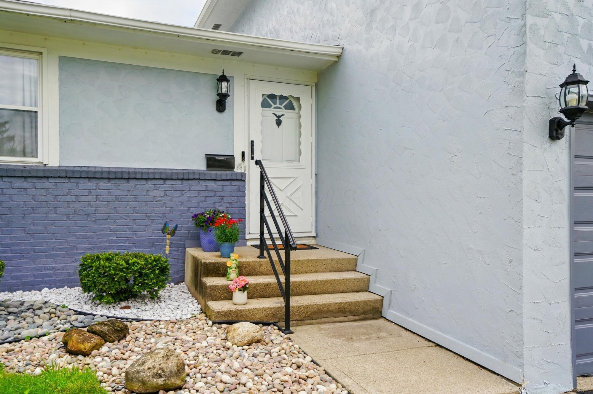 5508 Aspen Road Columbus, OH 43229 - Photo 3 of 40 Welcome Home