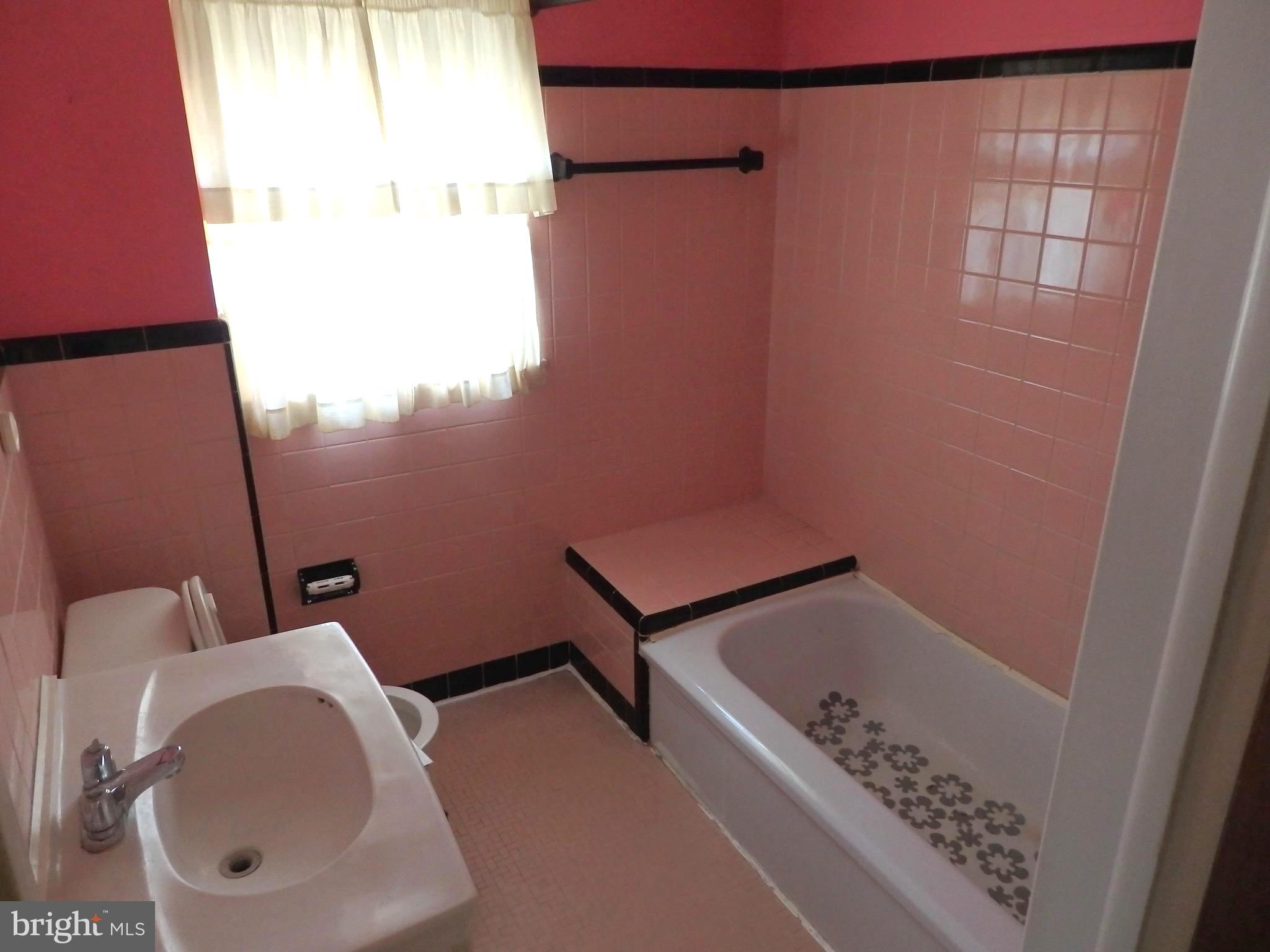 420 Rittenhouse Circle Havertown, PA 19083 - Photo 13 of 22 Second Level Hall Bath
