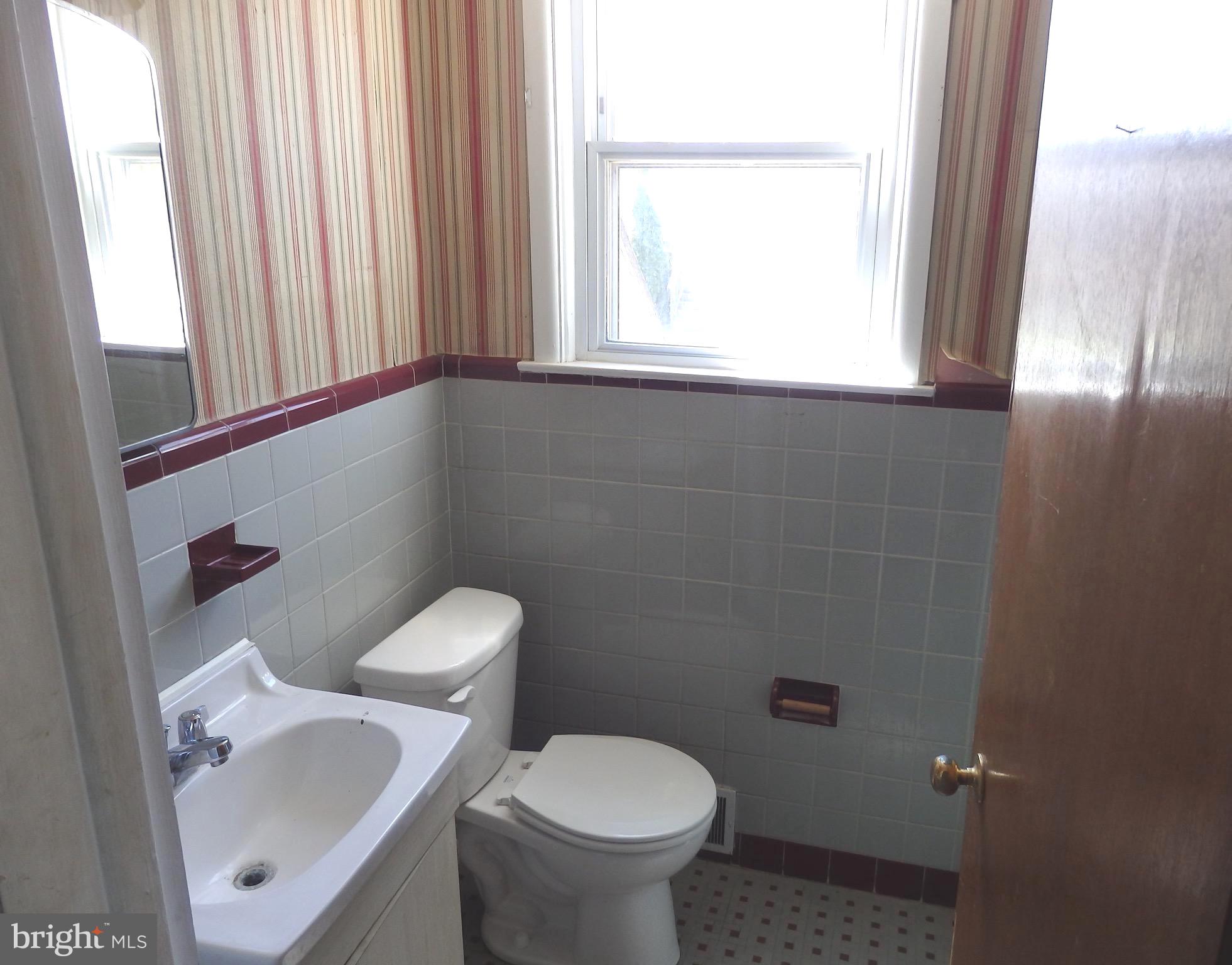 420 Rittenhouse Circle Havertown, PA 19083 - Photo 17 of 22 Third Level: Full Bath