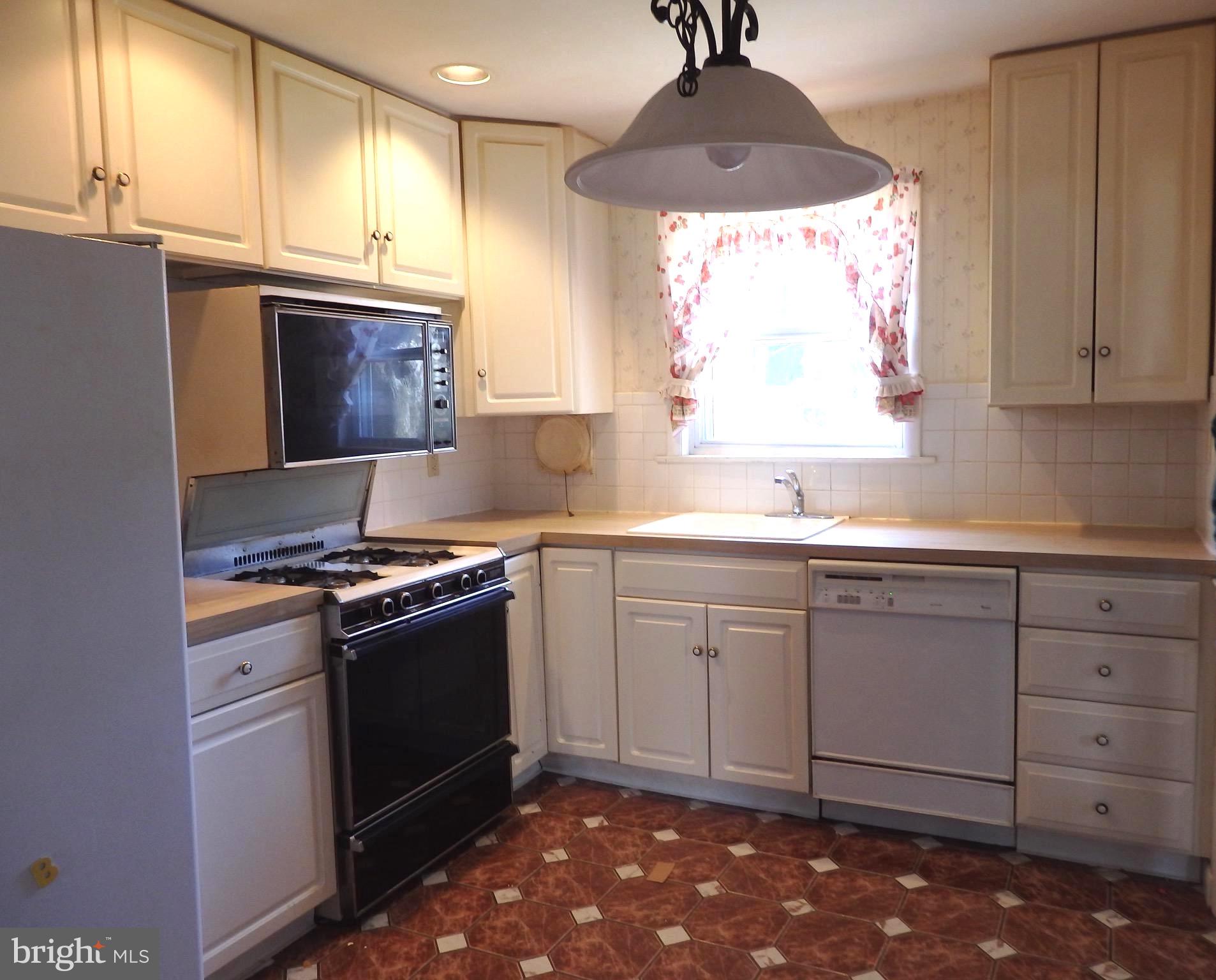 420 Rittenhouse Circle Havertown, PA 19083 - Photo 10 of 22 Kitchen