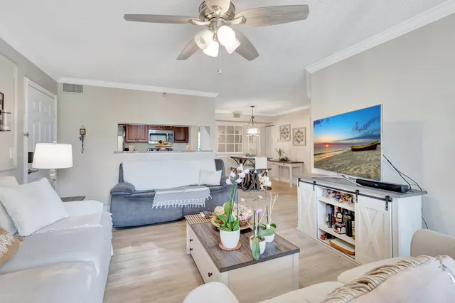 $270,000 | 103 Yacht Club Way, Unit 206, Hypoluxo, FL 33462