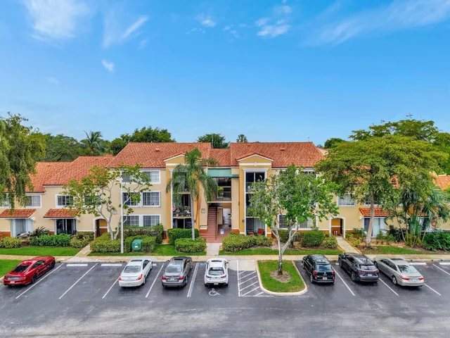 $270,000 | 103 Yacht Club Way, Unit 206, Hypoluxo, FL 33462