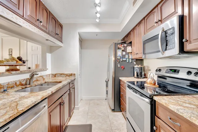 $270,000 | 103 Yacht Club Way, Unit 206, Hypoluxo, FL 33462