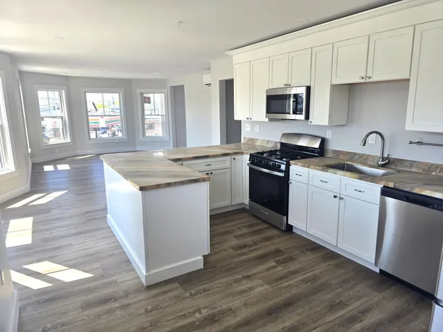 $699,900 | 106 Cumberland Avenue, Unit 201, Portland, ME 04101