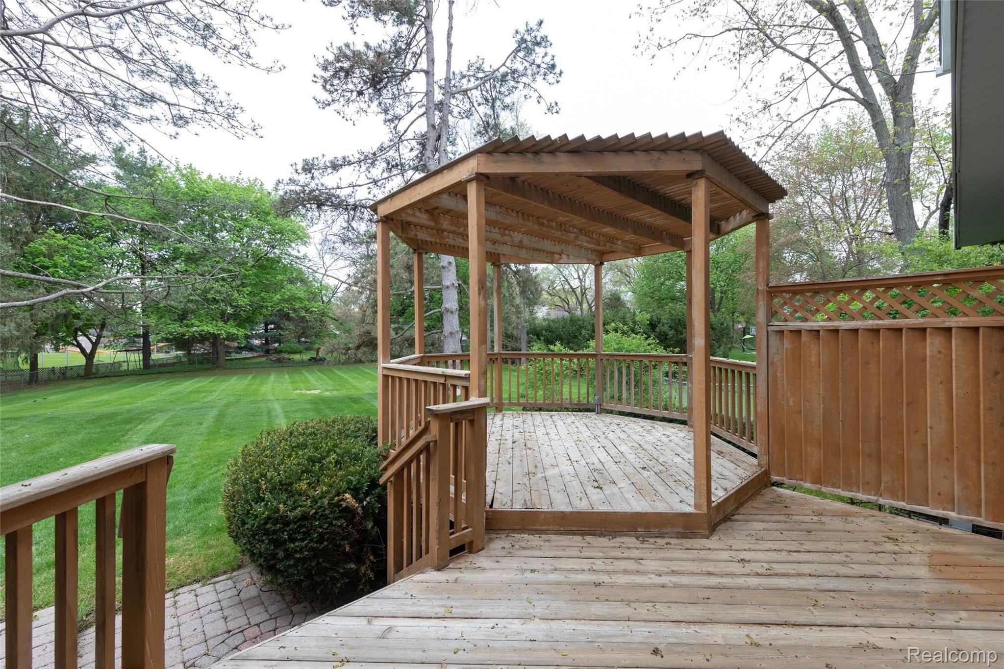 6230 Middle Lake Road Clarkston, MI 48346 - Photo 33 of 38 Private and serene views