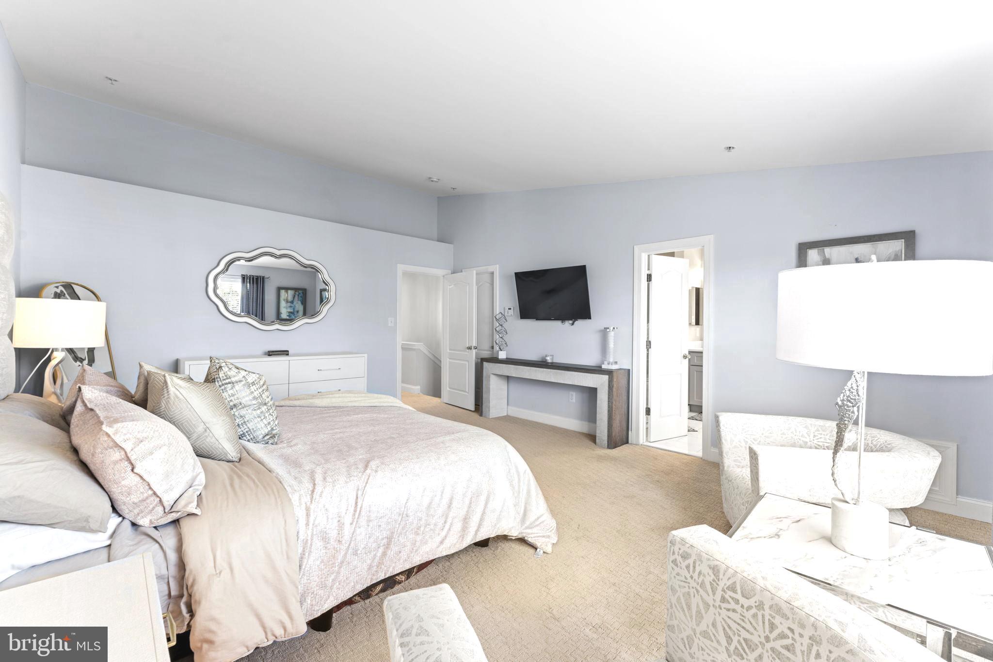 75 Swanton Lane, Unit 200 Gaithersburg, MD 20878 - Photo 17 of 54 a bedroom with a bed and a lamp