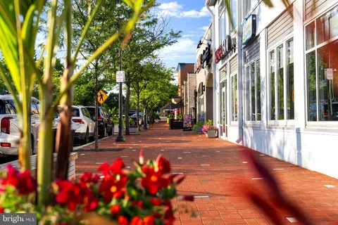 $549,900 | 75 Swanton Lane, Unit 200, Gaithersburg, MD 20878