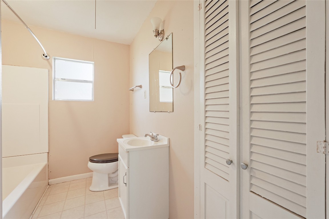 6407 Pleak Road Richmond, TX 77469 - Photo 19 of 22 a bathroom with a toilet a sink and shower