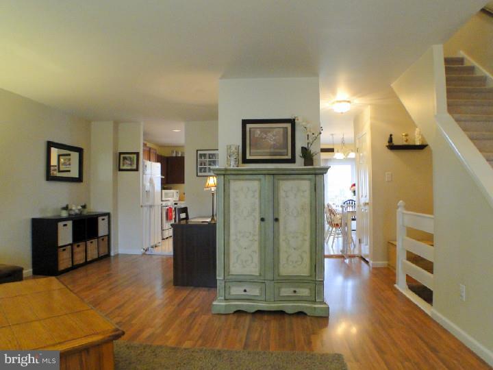 505 Ward Road Brookhaven, PA 19015 - Photo 4 of 25 Living Room