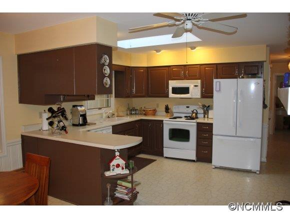 887 Thunder Road Brevard, NC 28712 - Photo 12 of 24 Gallery Image 12