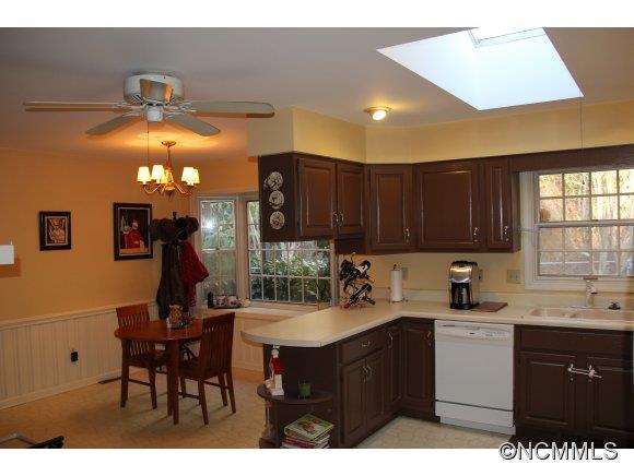 887 Thunder Road Brevard, NC 28712 - Photo 13 of 24 Gallery Image 13