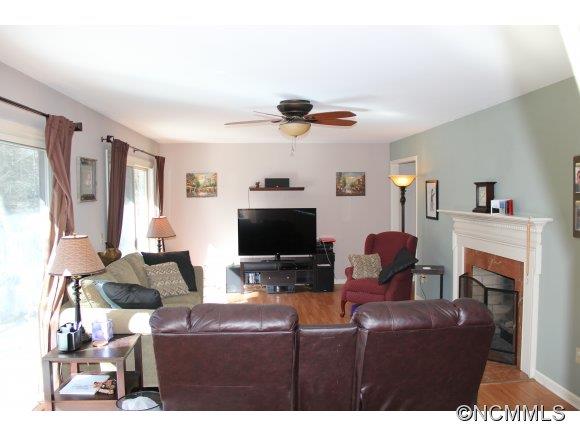 887 Thunder Road Brevard, NC 28712 - Photo 14 of 24 Gallery Image 14