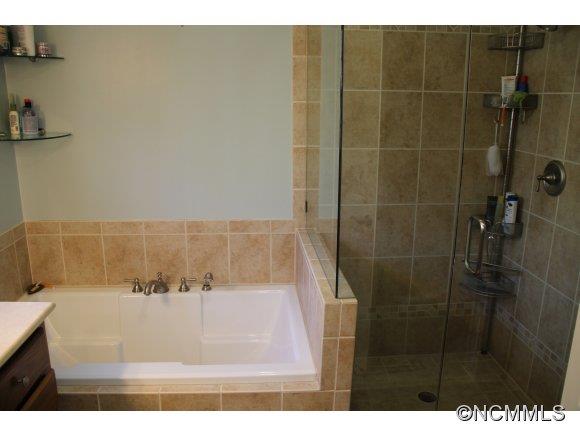 887 Thunder Road Brevard, NC 28712 - Photo 19 of 24 Gallery Image 19