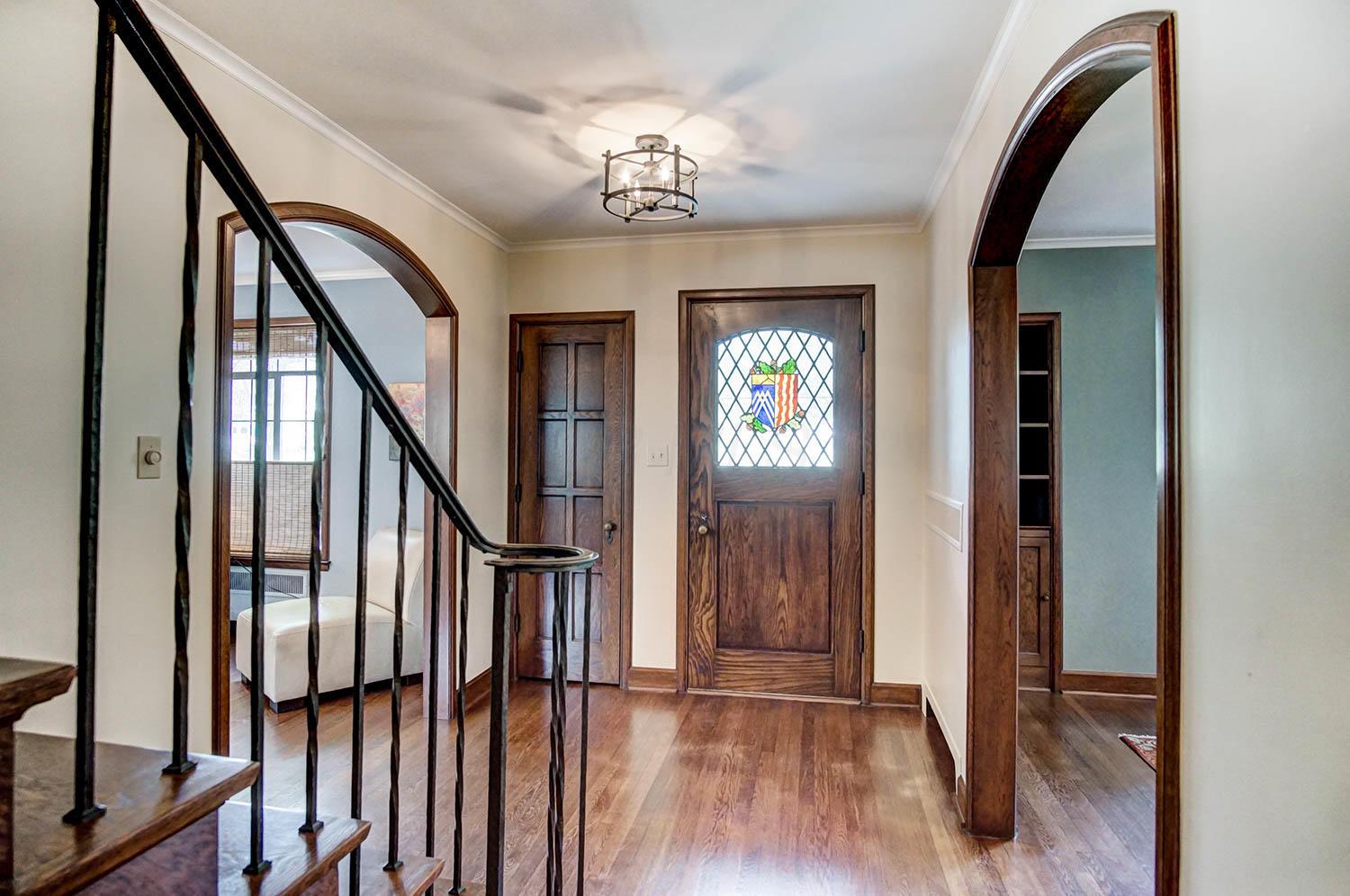2297 Fairfax Road Columbus, OH 43221 - Photo 2 of 40