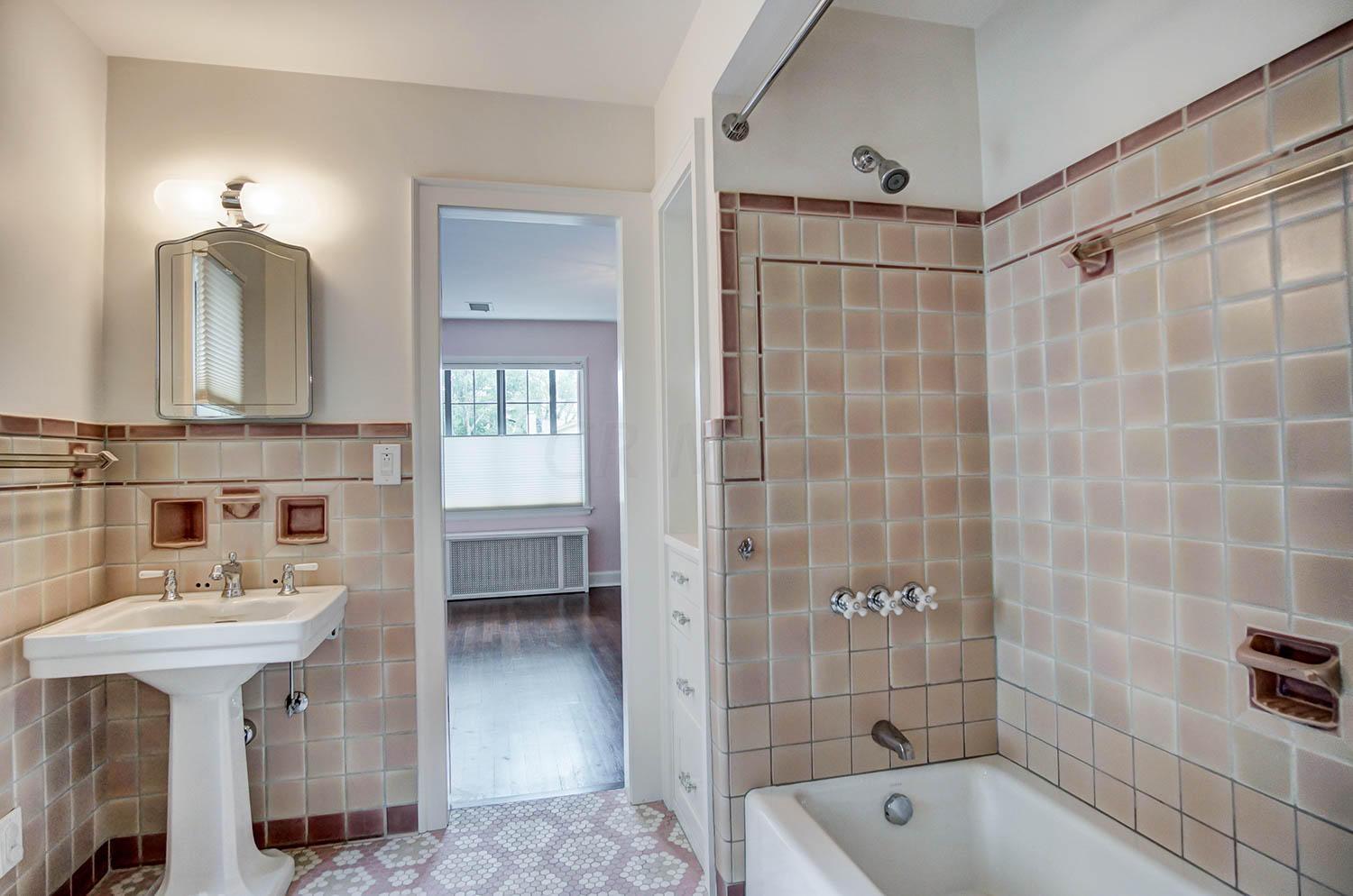 2297 Fairfax Road Columbus, OH 43221 - Photo 25 of 40