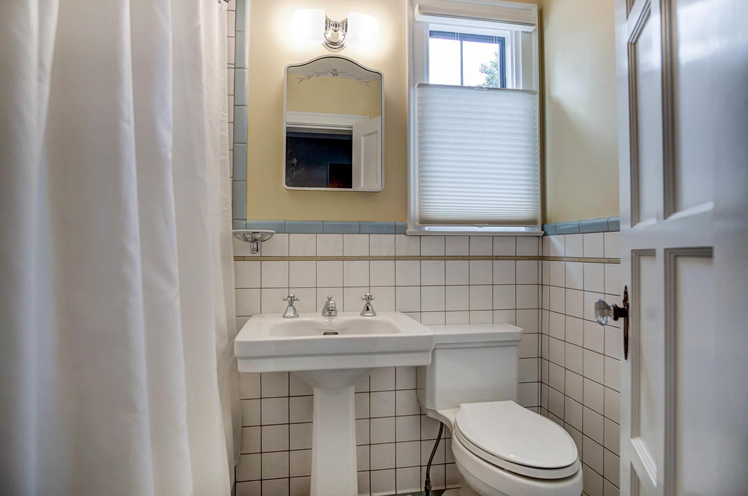 2297 Fairfax Road Columbus, OH 43221 - Photo 28 of 40