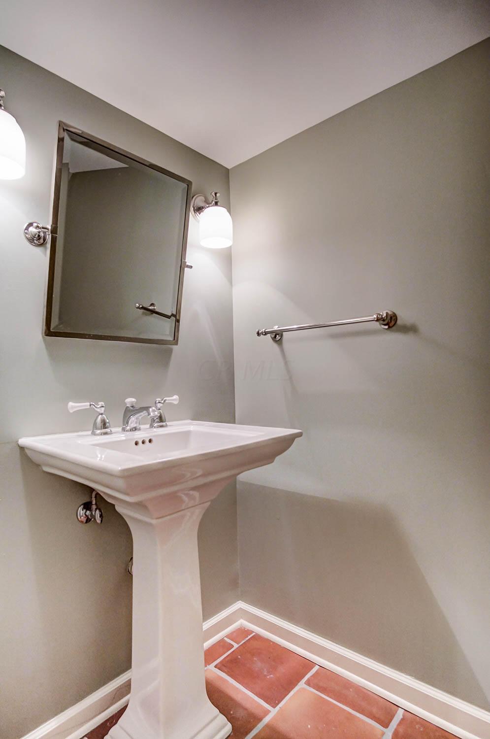 2297 Fairfax Road Columbus, OH 43221 - Photo 34 of 40