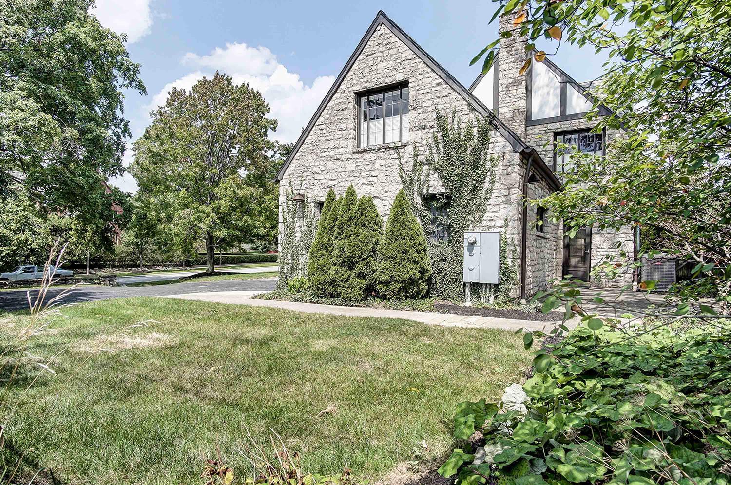 2297 Fairfax Road Columbus, OH 43221 - Photo 37 of 40