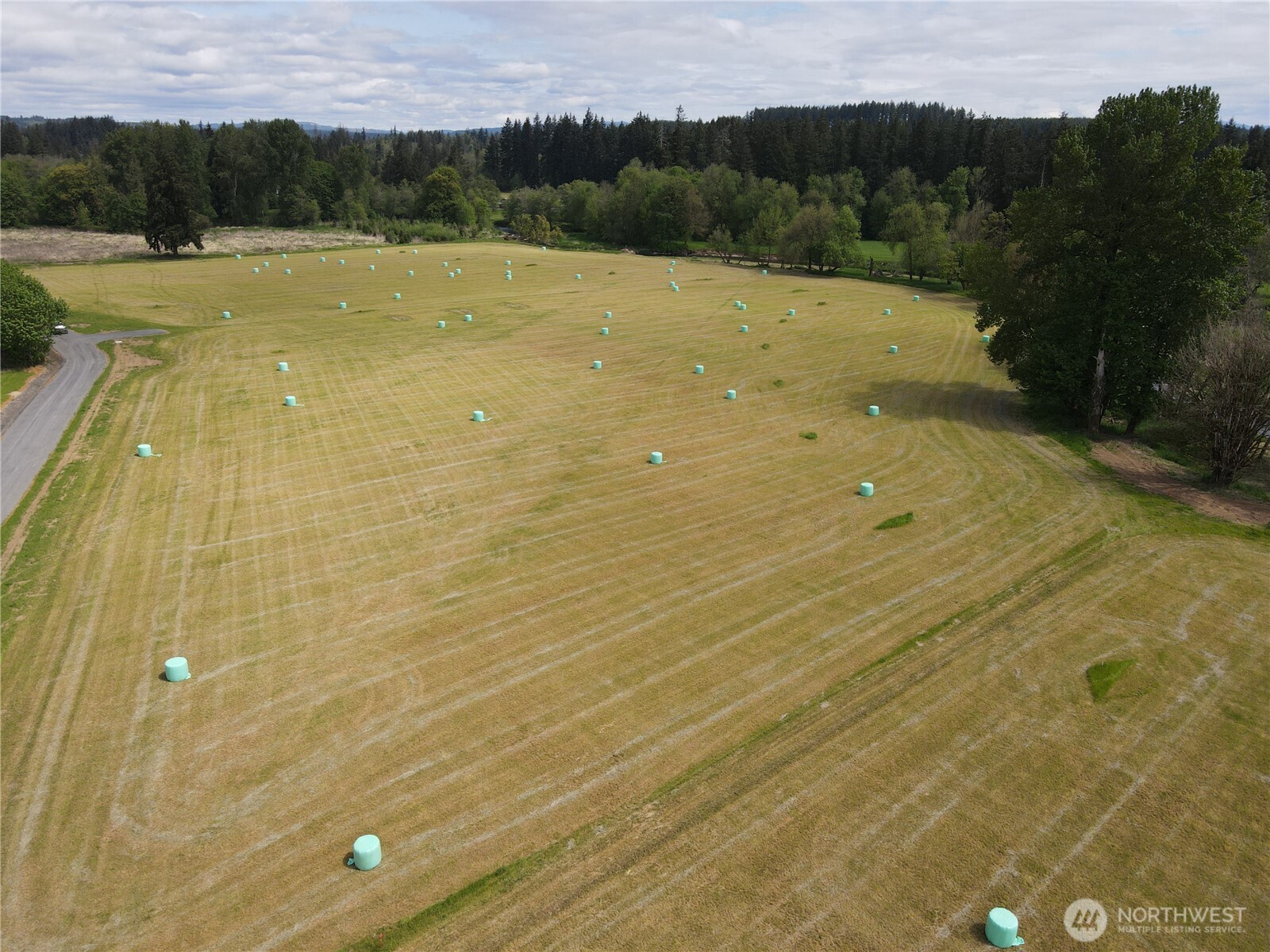 116 Anglers Lane Chehalis, WA 98532 - Photo 11 of 27 a view of a swimming pool and mountain view