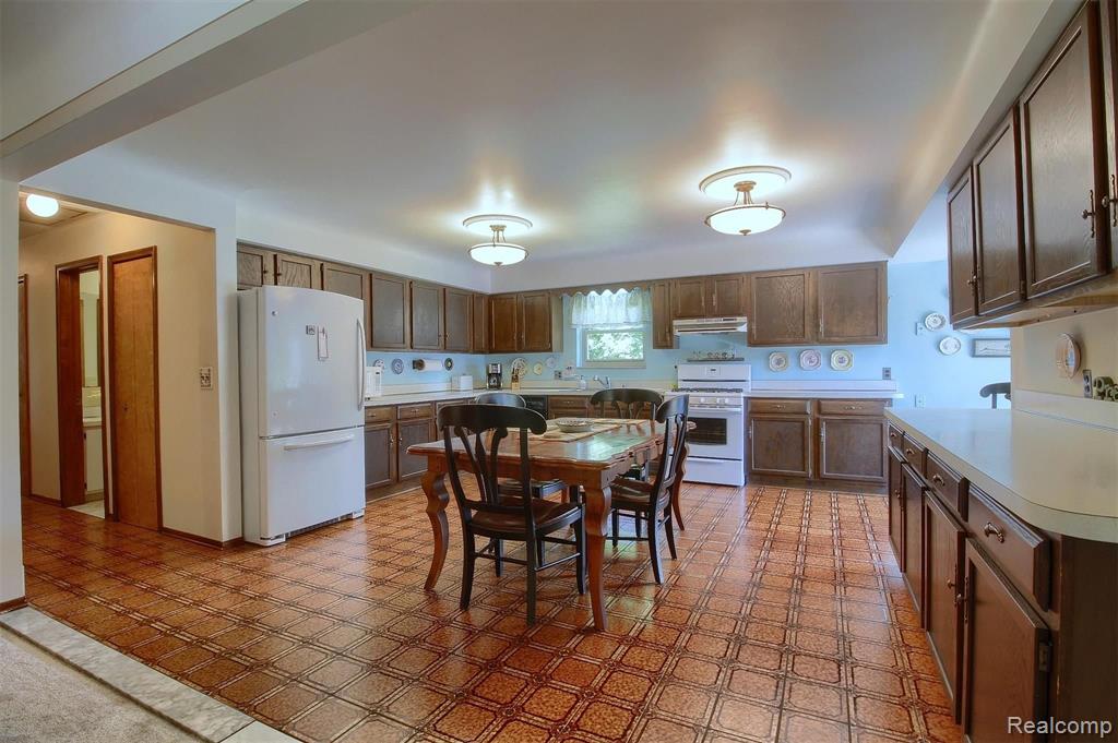 48969 Callens Road Chesterfield, MI 48047 - Photo 11 of 34